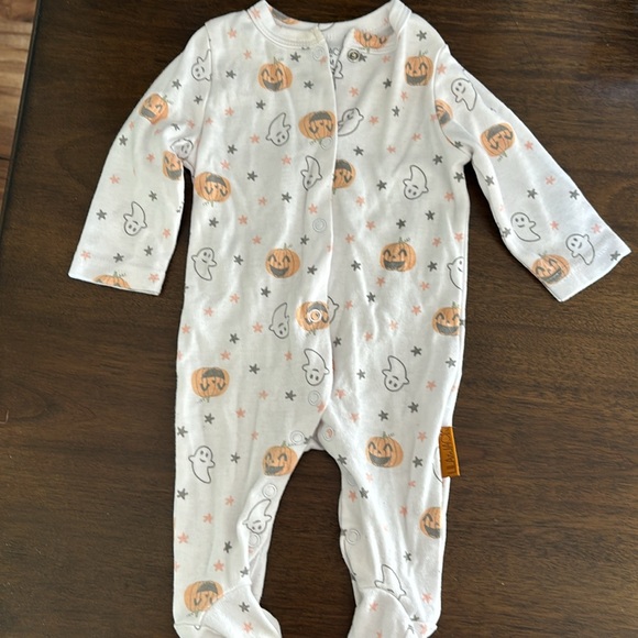 Ghost / Pumkin Footie With Hat - Picture 4 of 6